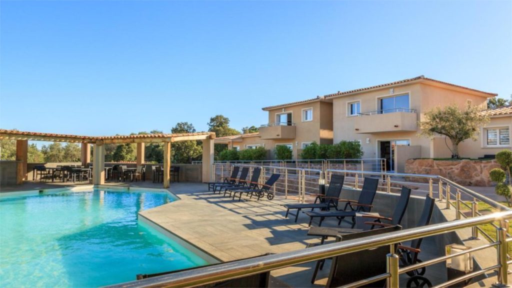 Résidence Casa Di Paoli à Porto-Vecchio avec piscine et vue sur la mer