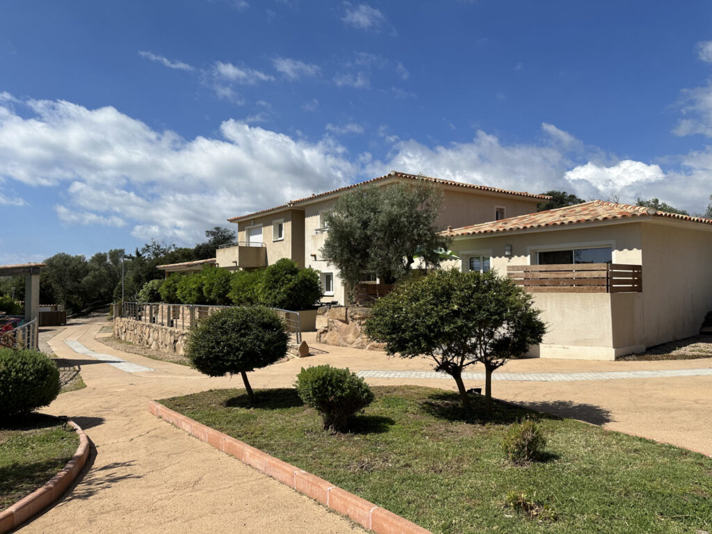 Résidence calme et paisible avec piscine à Porto-Vecchio